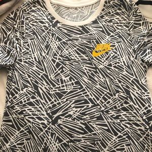 Nike women shirt